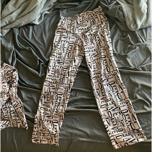 Satin/silk pink & black “Victoria’s Secret long sleeve & pants sleep/pajama set. - Picture 8 of 10